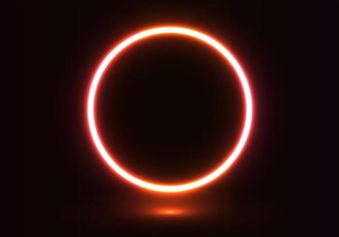 eclipse solar anular, no qualÂ a Lua estÃ¡ alinhada entre a Terra e o Sol de tal forma que o disco lunar cobre exatamente o centro do disco solar, deixando um fino anel de fogo Ã  volta da Lua.