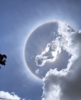 “E HAVERÁ SINAIS NO SOL, NA LUA E NAS ESTRELAS” (Lc 21, 25)    Halo solar em Recife, Pernambuco (Brasil) 
