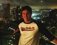 Possessão demoníaca: Jovem é encontrado agachado sobre homem, comendo seu rosto e fazendo ruídos de animais, grunhindo e rosnando