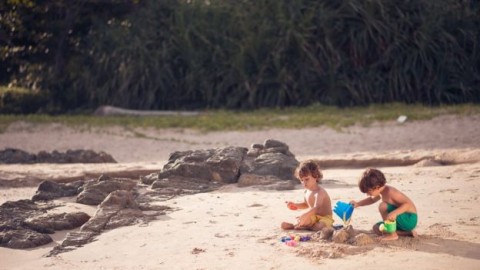Contato com a natureza beneficia crianças de todas as idades, segundo Louv, ajudando a desenvolver inclusive habilidades cognitivas