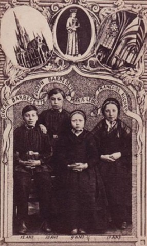 As crianÃ§as que testemunharam a apariÃ§Ã£o no cÃ©u.